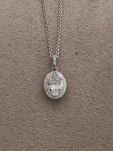 18KT Oval Diamond Pendant